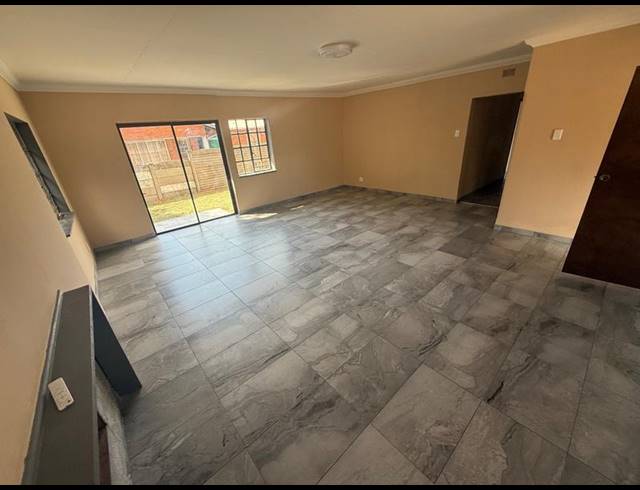 3 BEDROOM HOUSE FOR SALE IN VANDERBIJLPARK CW 5